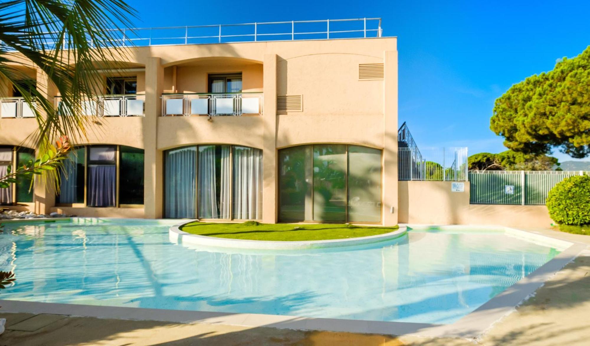 Residence Pierre & Vacances Les Rives De Cannes Mandelieu Bagian luar foto